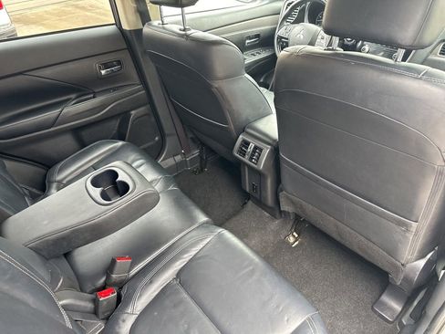 Used 2020 Mitsubishi Outlander AWD image 21