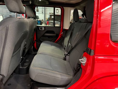 Certified 2025 Jeep Wrangler Unlimited Sahara AWD/4WD image 29