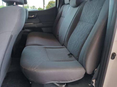 Used 2019 Toyota Tacoma TRD Off-Road AWD/4WD image 10