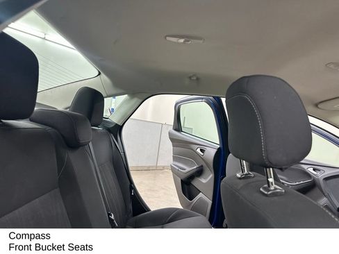 Used 2018 Ford Focus SE w/ SE Appearance Package FWD image 27
