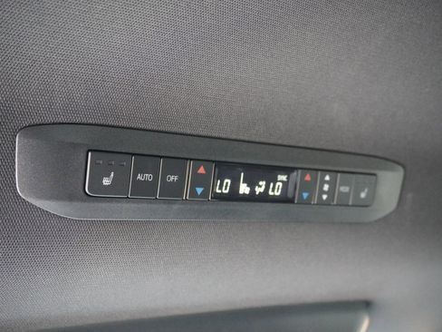 Used 2025 Toyota Sienna Platinum AWD/4WD image 17