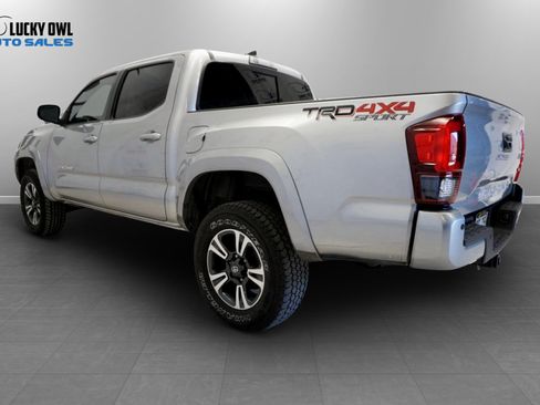 Used 2018 Toyota Tacoma TRD Sport AWD/4WD image 9
