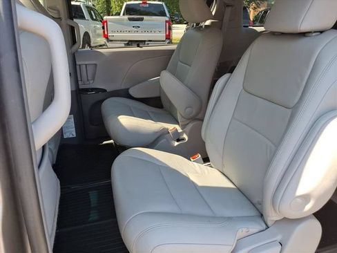 Used 2017 Toyota Sienna XLE w/ XLE Navigation Package AWD/4WD image 18