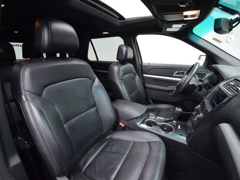Used 2017 Ford Explorer XLT w/ Equipment Group 202A image 20