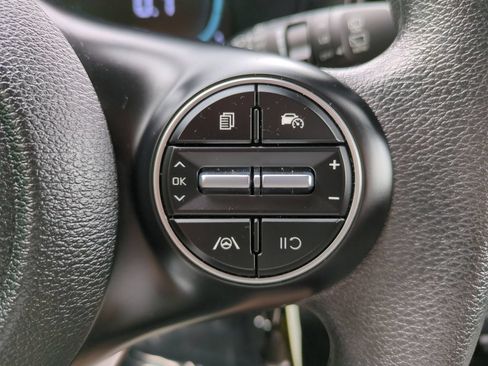 Used 2025 Kia Soul LX w/ LX Technology Package FWD image 24
