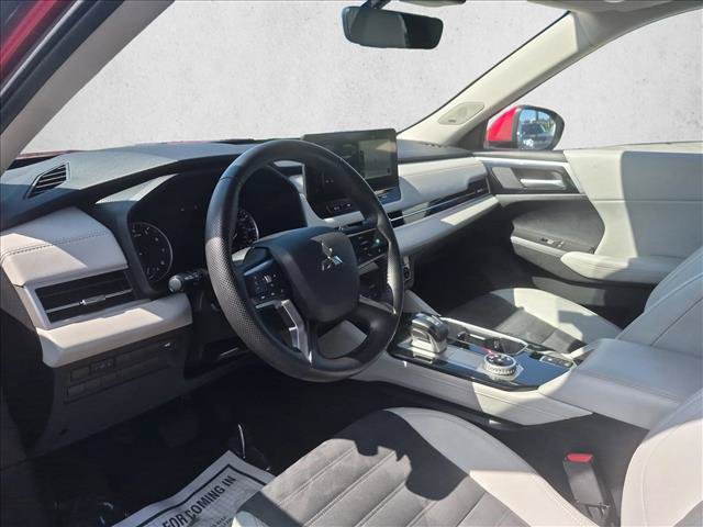 Used 2025 Mitsubishi Outlander SE FWD image 10