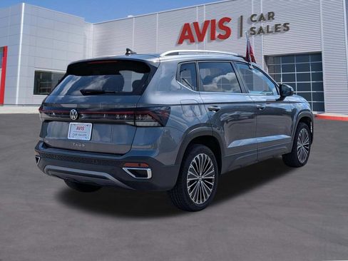 Used 2025 Volkswagen Taos SE FWD image 6