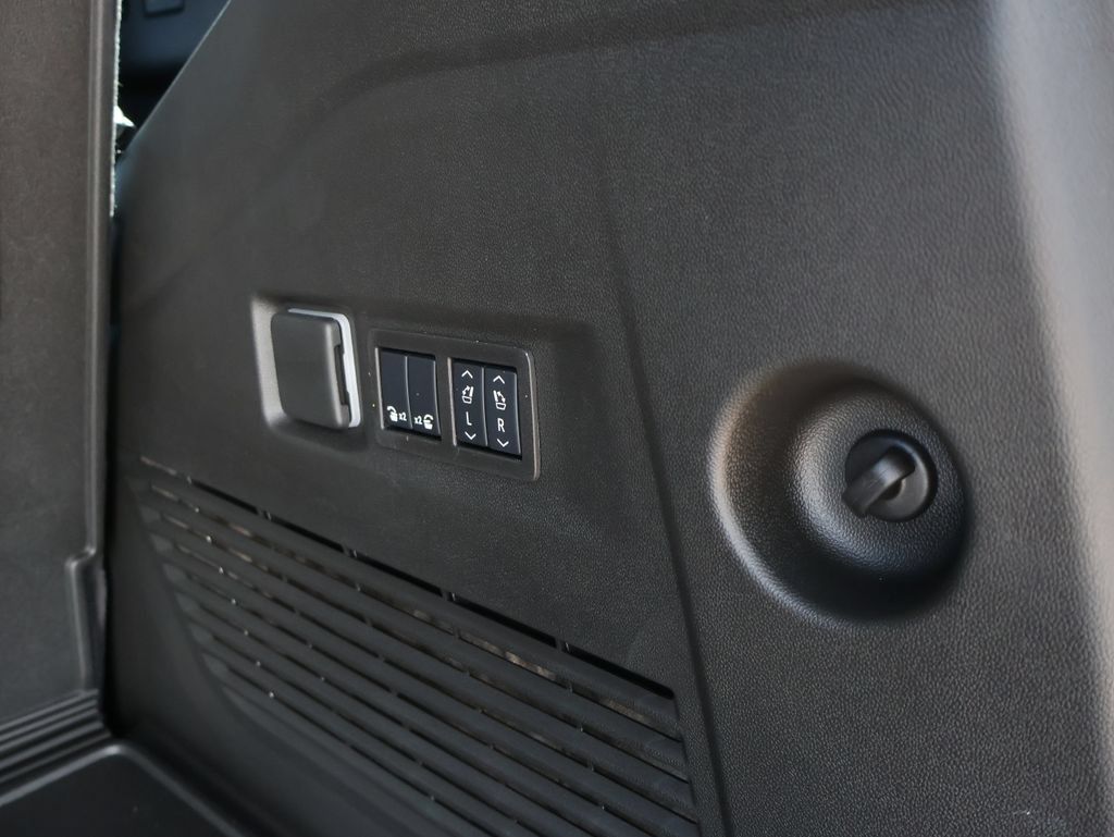 New 2026 GMC Yukon Elevation w/ LPO, Floor Liner Package AWD/4WD image 18