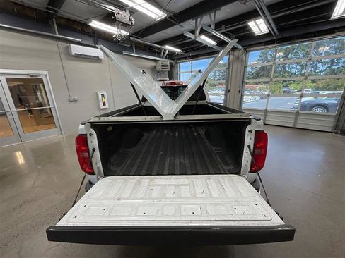 Used 2022 Chevrolet Colorado LT w/ Fleet Safety Package RWD image 18