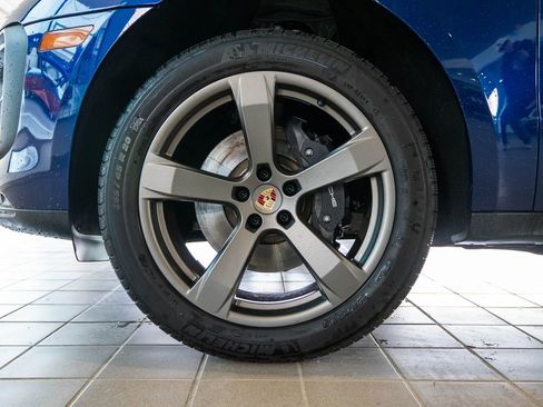 Certified 2026 Porsche Macan AWD/4WD image 12