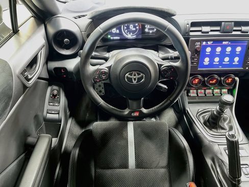 Used 2022 Toyota GR86 Premium w/ ALL Weather Mat Package (TMS) RWD image 21