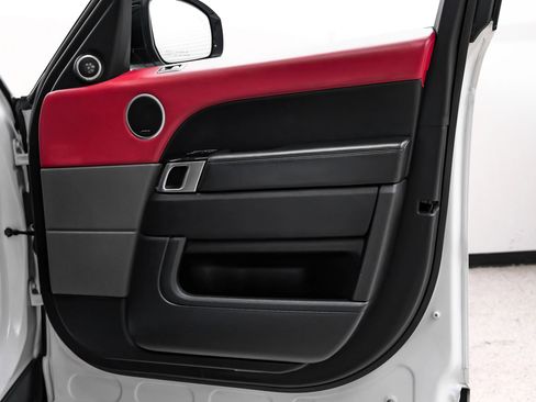 Used 2019 Land Rover Range Rover Sport HST image 39