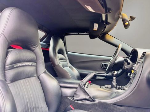 Used 2004 Chevrolet Corvette Convertible w/ Preferred Equipment Group image 18