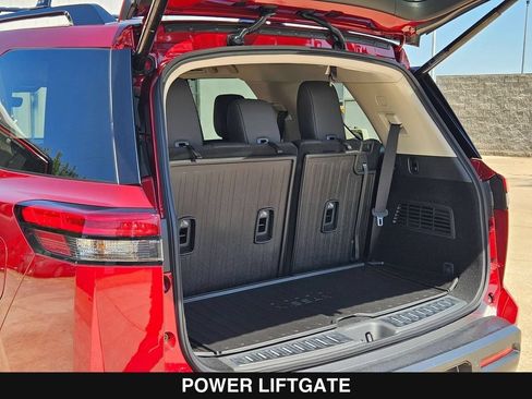 New 2026 Nissan Pathfinder Platinum w/ Accent Package FWD image 30