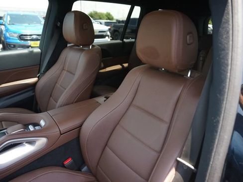 Used 2025 Mercedes-Benz GLS 450 4MATIC image 10