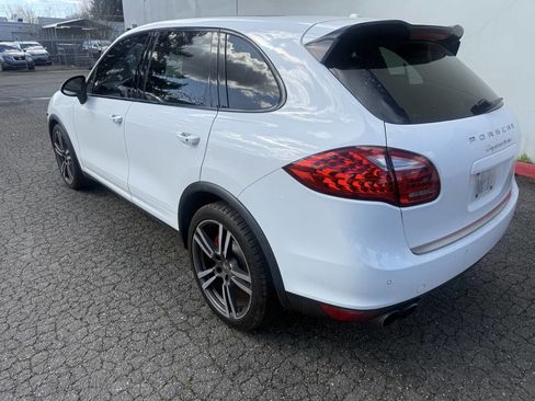 Used 2013 Porsche Cayenne Turbo image 15
