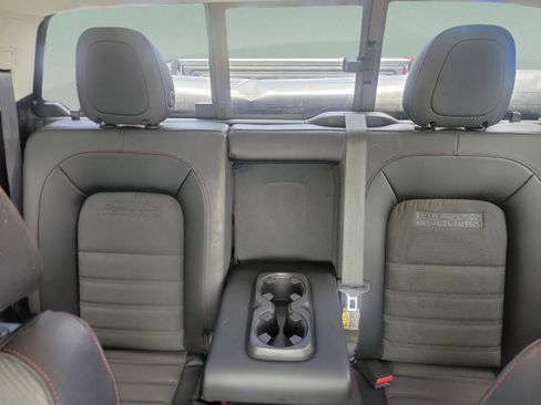 Used 2016 GMC Canyon SLE w/ All Terrain Package RWD image 9