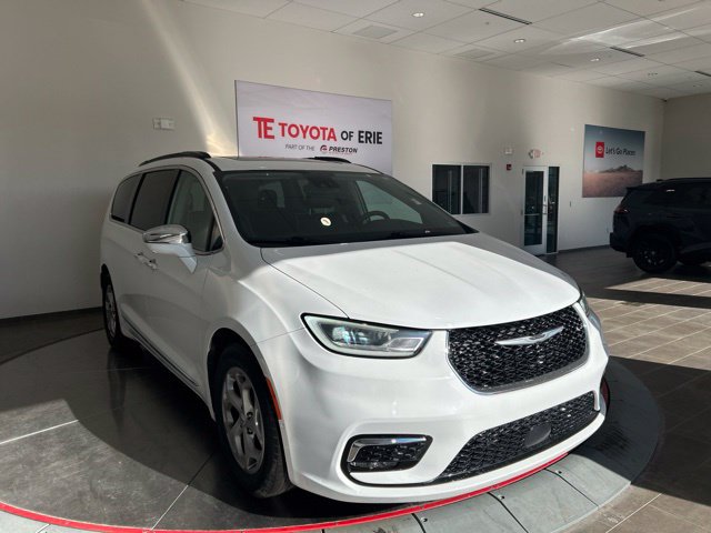 Used 2022 Chrysler Pacifica Limited FWD image 1
