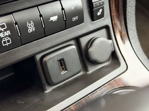 Used 2016 Chevrolet Traverse LT image 14