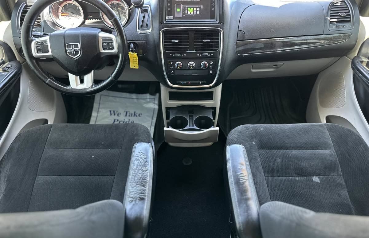 Used 2016 Dodge Grand Caravan American Value Package w/ UConnect Hands-Free Group FWD image 16