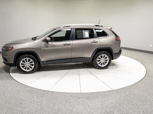 Used 2019 Jeep Cherokee Latitude w/ Popular Appearance Group AWD/4WD image 29