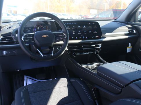 New 2025 Chevrolet Traverse LT w/ Driver Confidence Package image 13