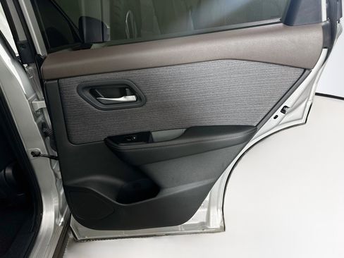 Used 2023 Nissan Rogue SV FWD image 28