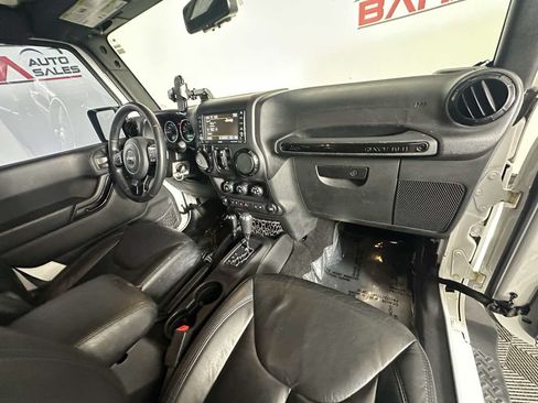 Used 2015 Jeep Wrangler Unlimited Sahara AWD/4WD image 21