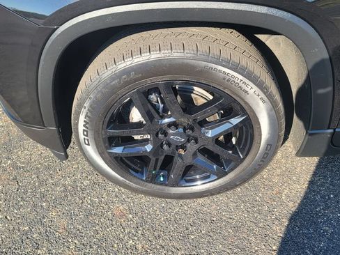 Used 2021 Chevrolet Traverse LT w/ LPO, Blackout Package AWD/4WD image 6