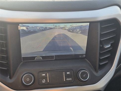 Used 2023 GMC Acadia SLE image 23