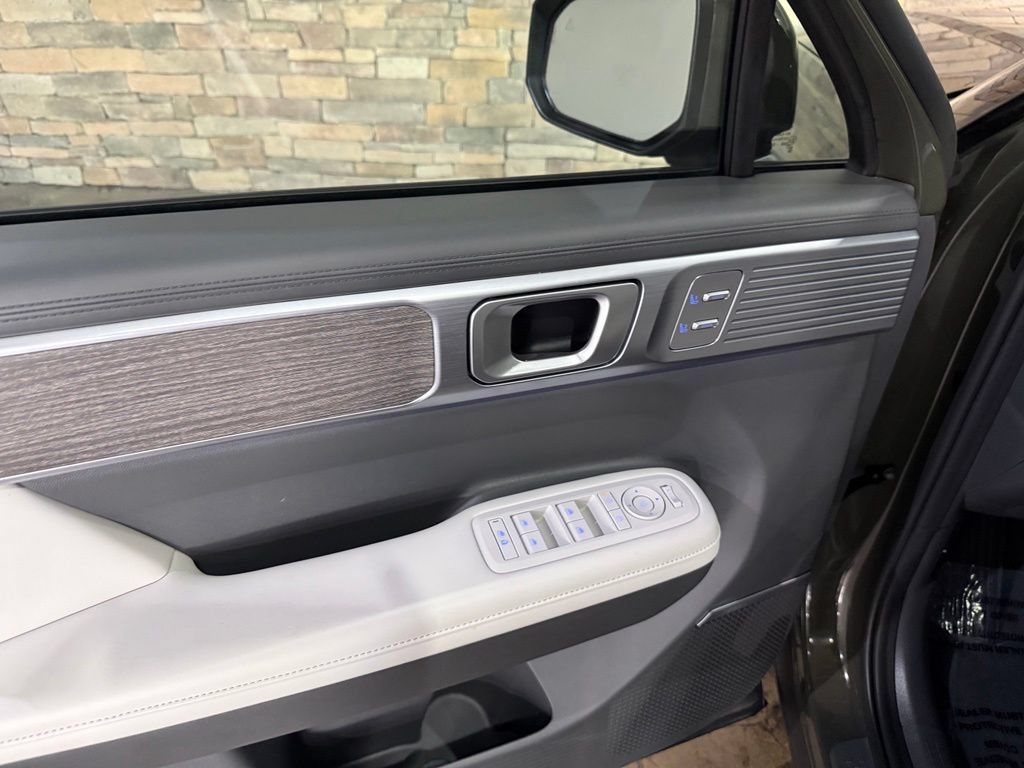 Used 2026 Hyundai Santa Fe Limited AWD/4WD image 10
