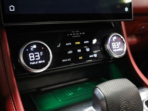 Used 2023 Jaguar F-PACE SVR image 29