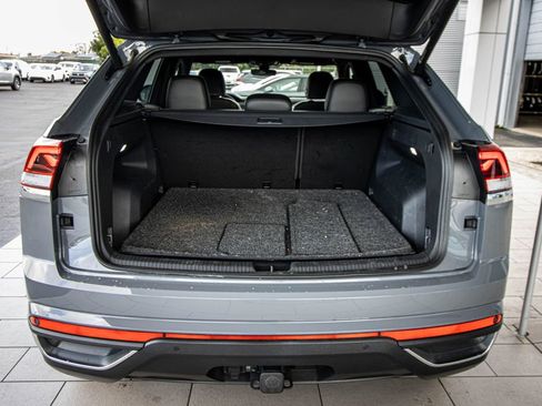 Used 2024 Volkswagen Atlas Cross Sport SE w/ Panoramic Sunroof Package image 17