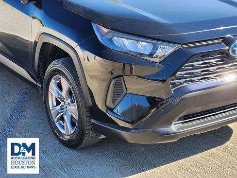 Used 2022 Toyota RAV4 LE image 11