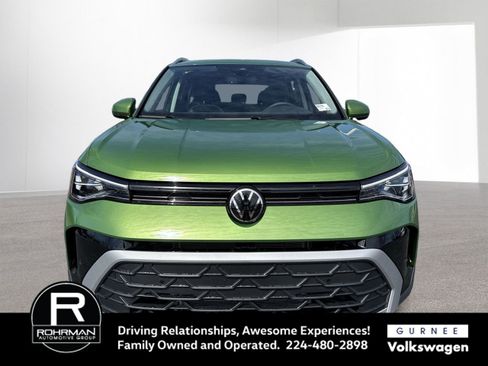 Used 2025 Volkswagen Taos SE image 3