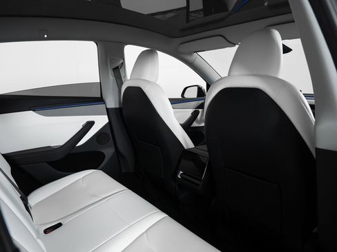 Used 2026 Tesla Model Y AWD image 22