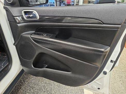 Used 2020 Jeep Grand Cherokee Laredo AWD/4WD image 34