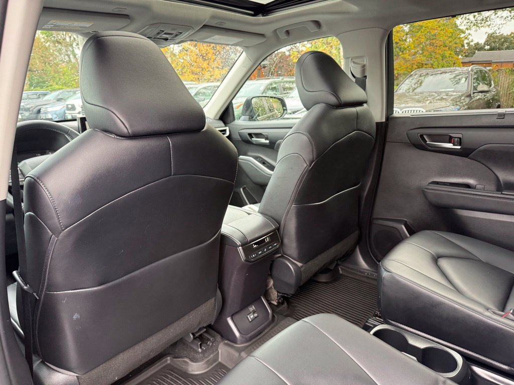 Used 2023 Toyota Highlander XLE AWD/4WD image 17