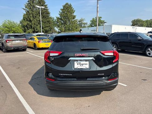Used 2024 GMC Terrain SLE AWD/4WD image 31