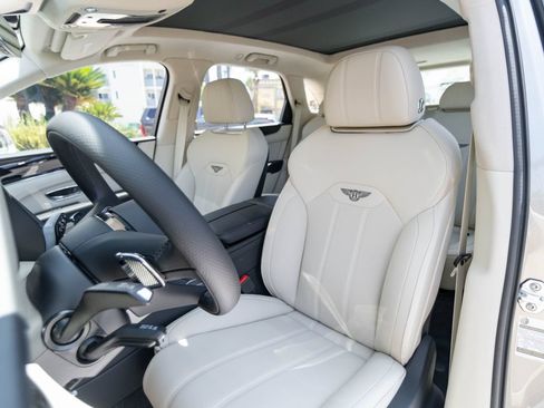 New 2026 Bentley Bentayga AWD/4WD image 12