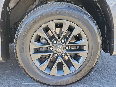 Used 2022 Lexus GX 460 Premium w/ Premium Plus Package image 21