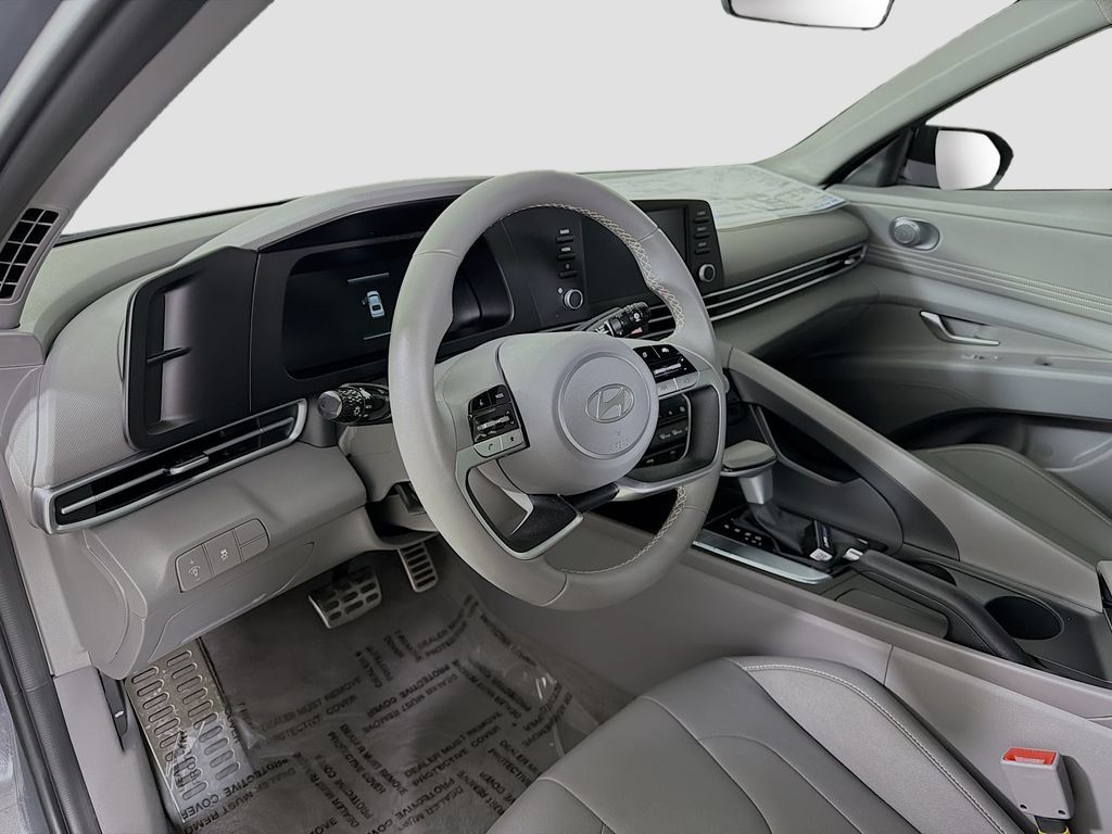 Used 2025 Hyundai Elantra Sport FWD image 11