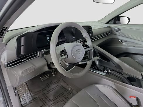 Used 2025 Hyundai Elantra Sport FWD image 11