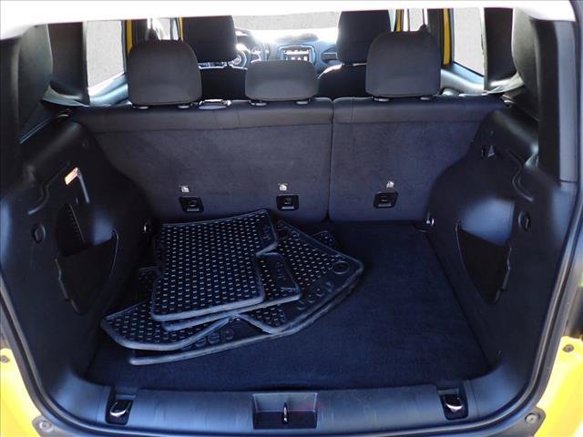 Used 2023 Jeep Renegade Latitude AWD/4WD image 8