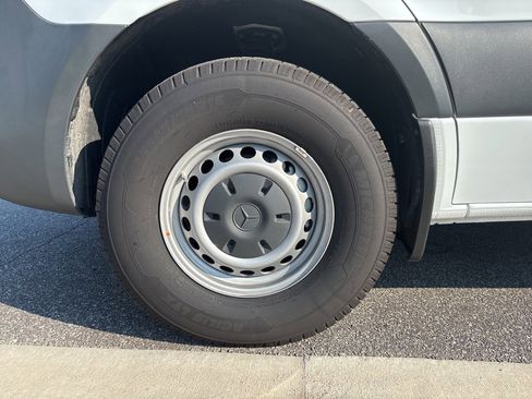 Used 2023 Mercedes-Benz Sprinter 144 Cargo image 13