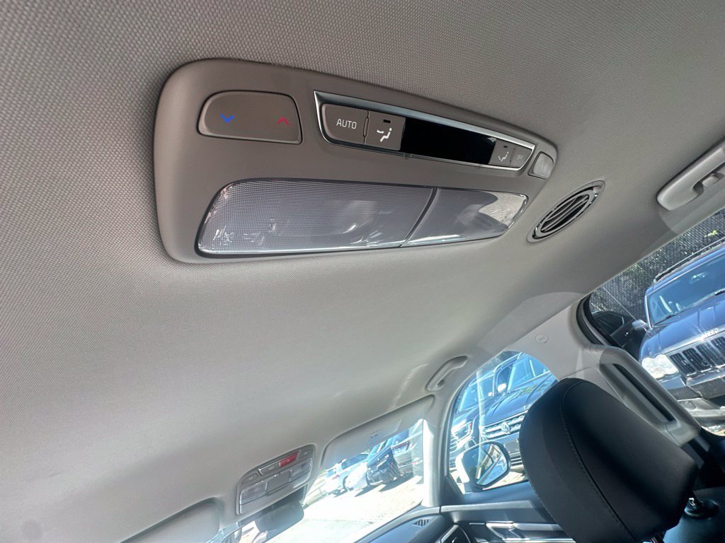 Used 2024 Kia Telluride LX AWD/4WD image 29