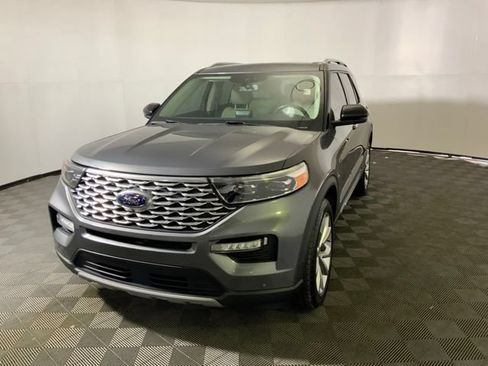 Used 2021 Ford Explorer Platinum w/ Equipment Group 601A AWD/4WD image 3