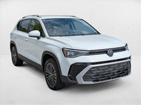 New 2025 Volkswagen Taos SE image 7