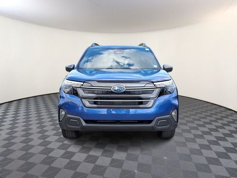 Used 2025 Subaru Forester Premium AWD/4WD image 3