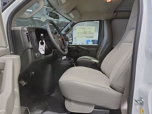 New 2026 Chevrolet Express 2500 Work Van w/ Driver Convenience Package image 9